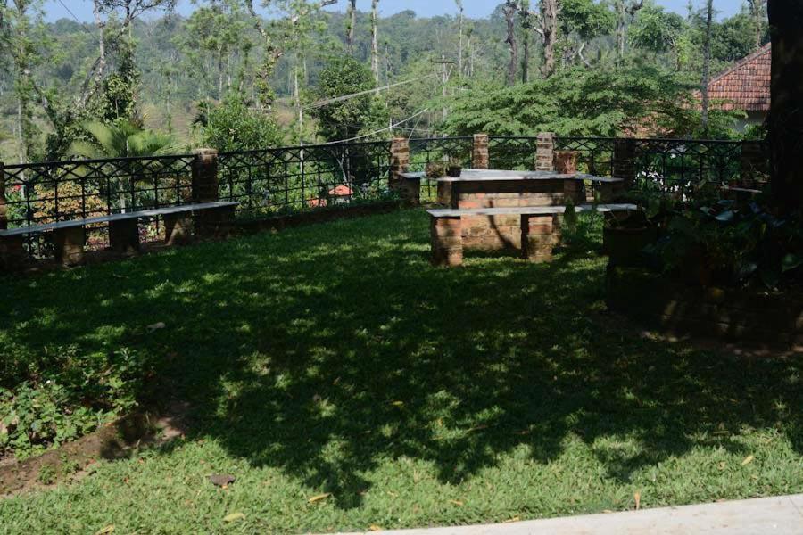 Emerald Castle Villa Madikeri Buitenkant foto